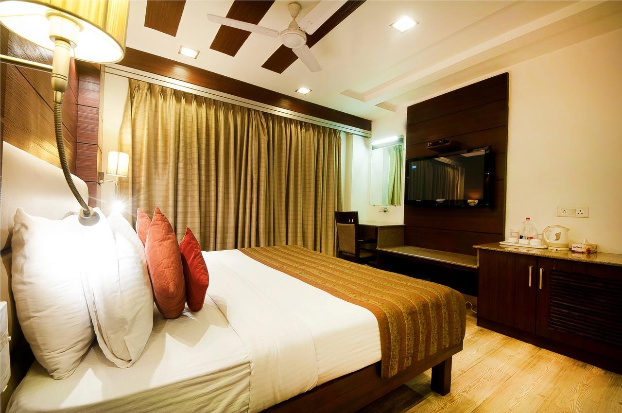 Hotel Amaltas International - Delhi-16 Nueva Delhi Exterior foto