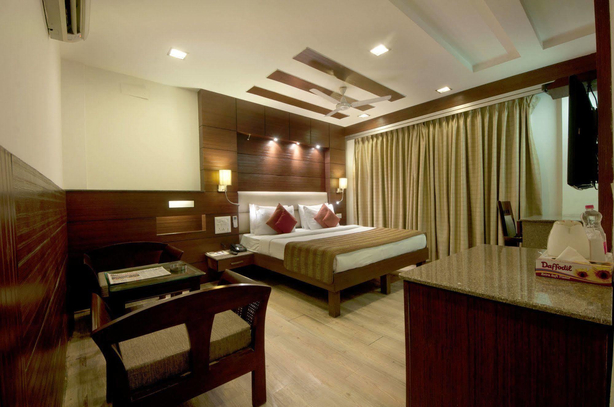 Hotel Amaltas International - Delhi-16 Nueva Delhi Exterior foto