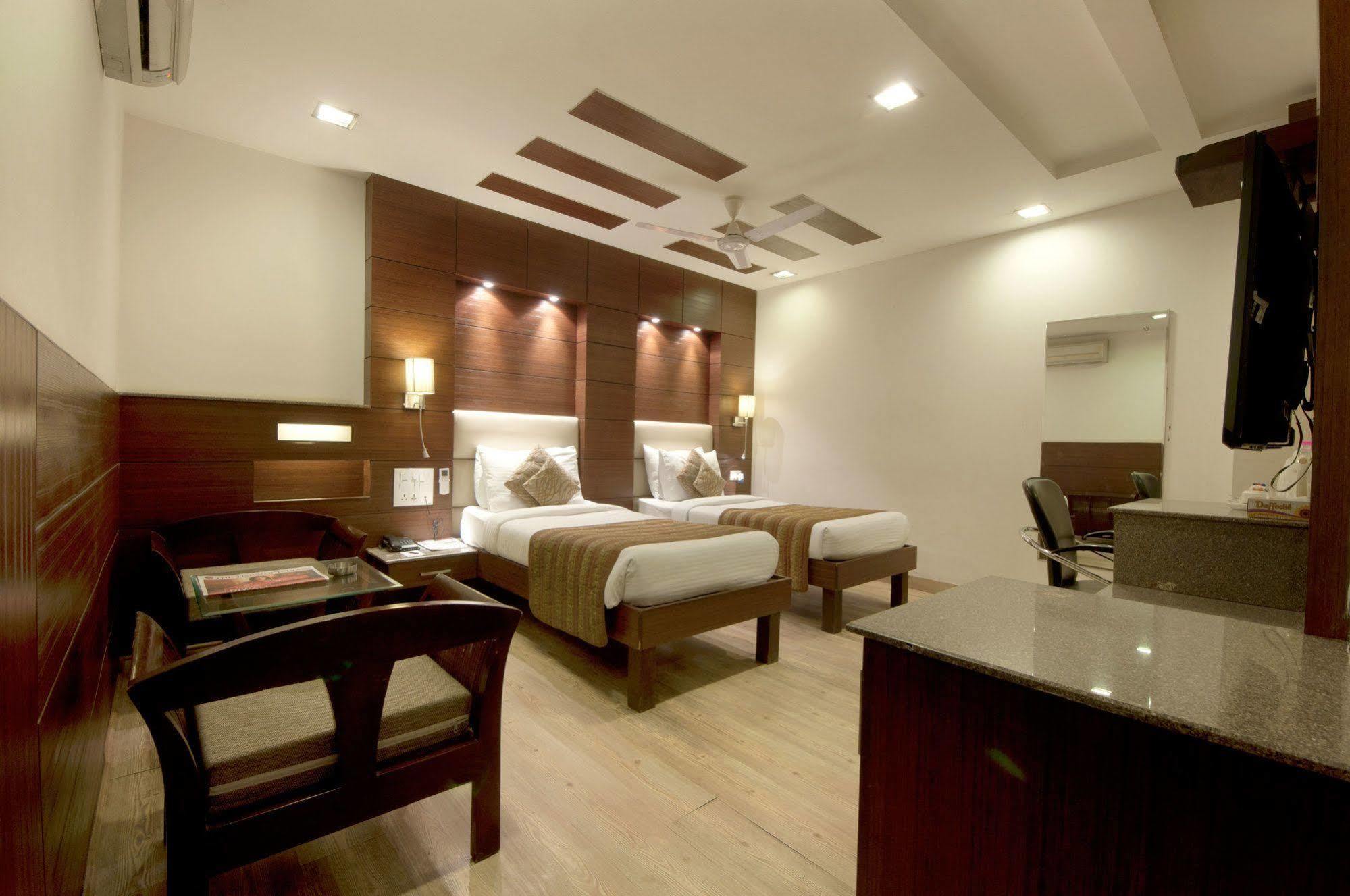 Hotel Amaltas International - Delhi-16 Nueva Delhi Exterior foto
