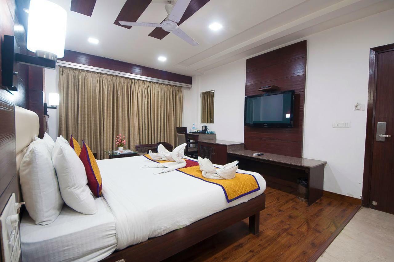 Hotel Amaltas International - Delhi-16 Nueva Delhi Exterior foto