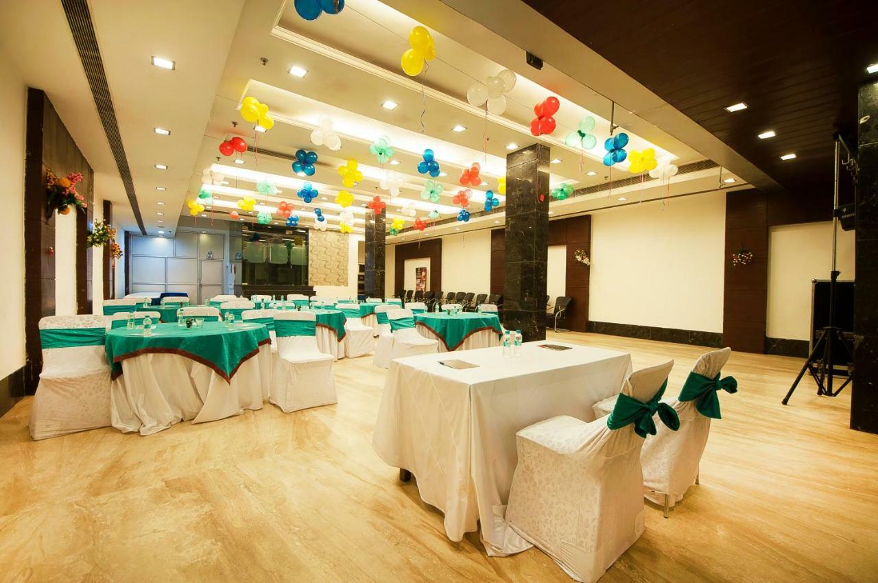 Hotel Amaltas International - Delhi-16 Nueva Delhi Exterior foto